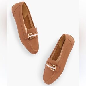 TALBOTS JESSIE PEBBLED LEATHER DRIVING MOCCASINS - GROSGRAIN BUCKLE 7.5